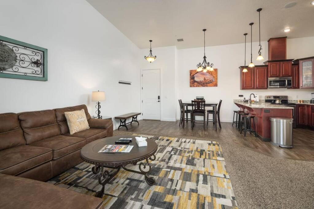Luxury Downtown Rental - La Dolce Vita Villa #3 Moab Exteriör bild